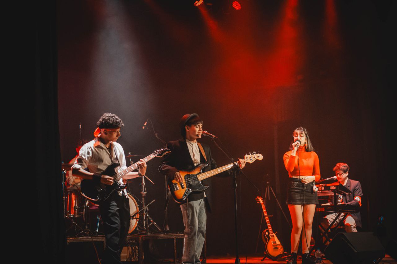 La Casa de la Cultura tuvo su noche de música con «Vienen tocando Rock»