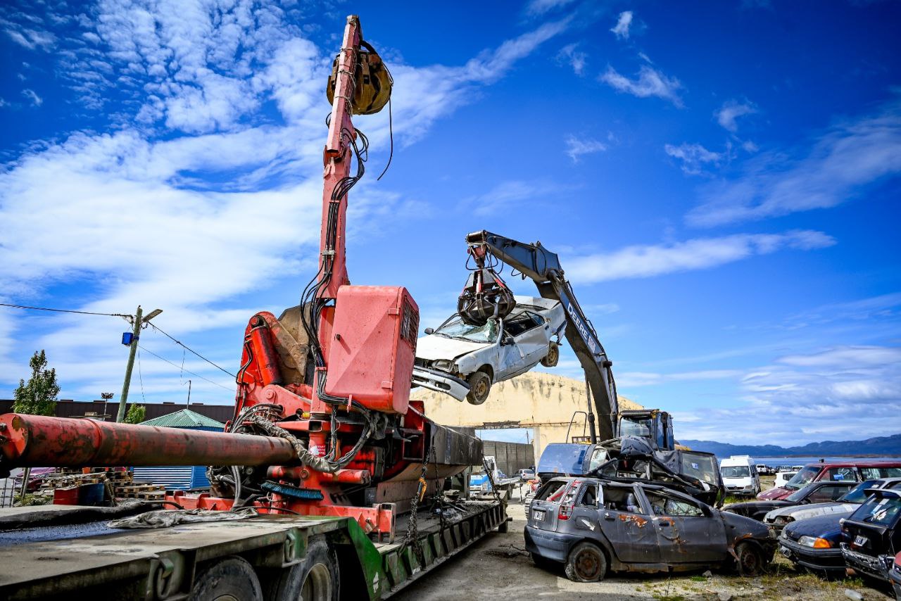 el municipio de ushuaia compactÓ 54 vehÍculos por un total de 115 toneladas en 2024