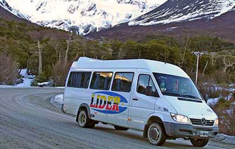 Transporte Líder se refuerza para llevar pasajeros al aeropuerto de Ushuaia