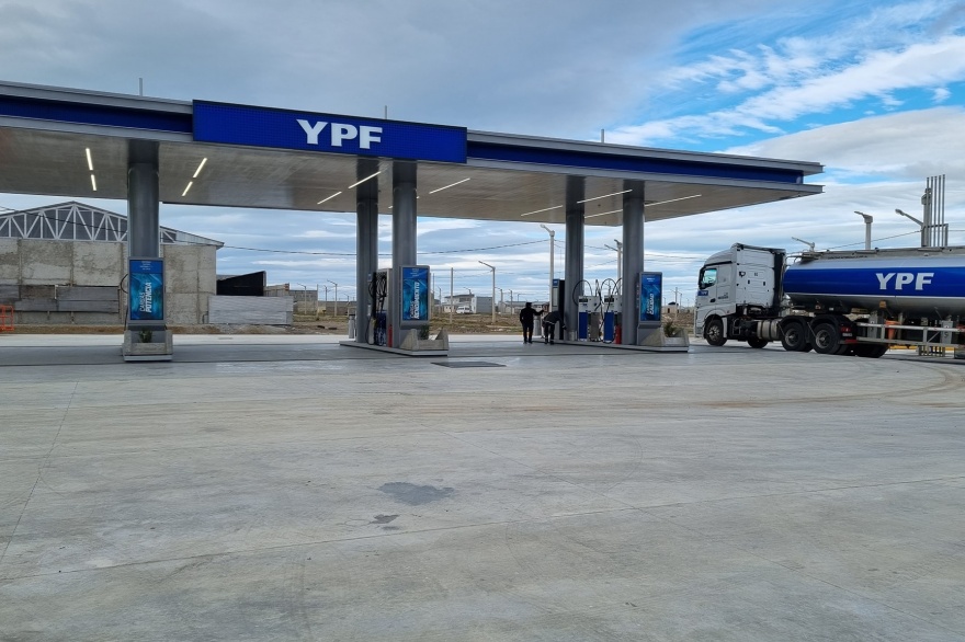 Menos pesos por litro: YPF aplica significativa rebaja en Río Grande