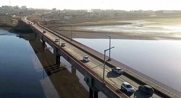 Anticipan el desafío logístico para la colocación de las nuevas rejas del puente
