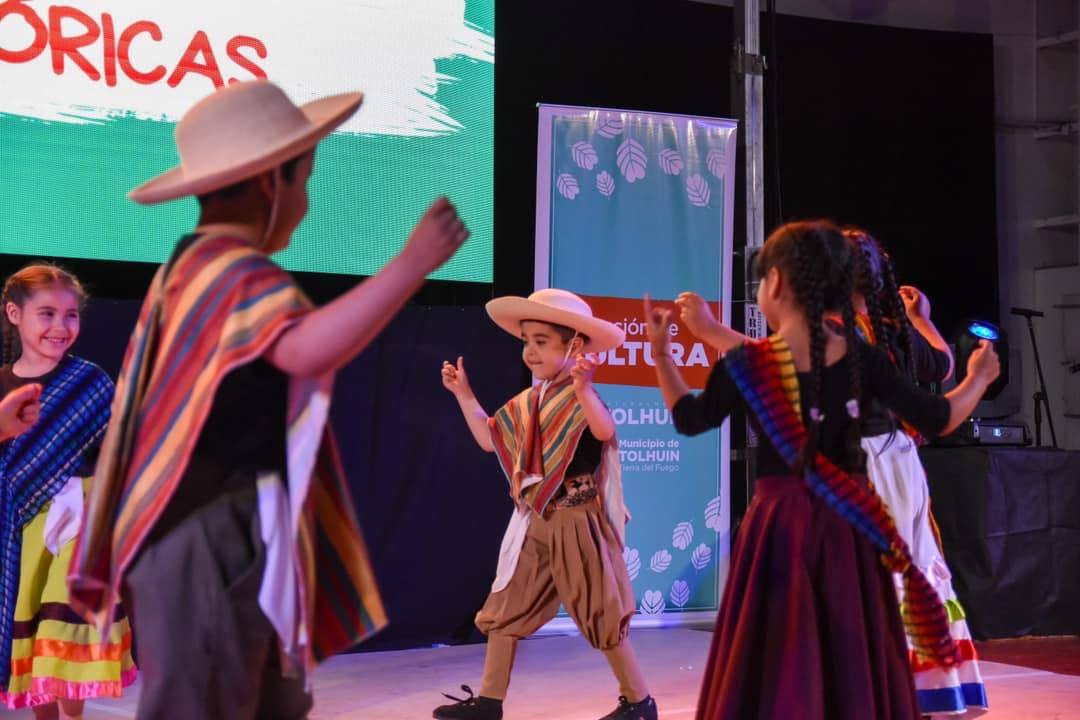 tolhuin talleres culturales