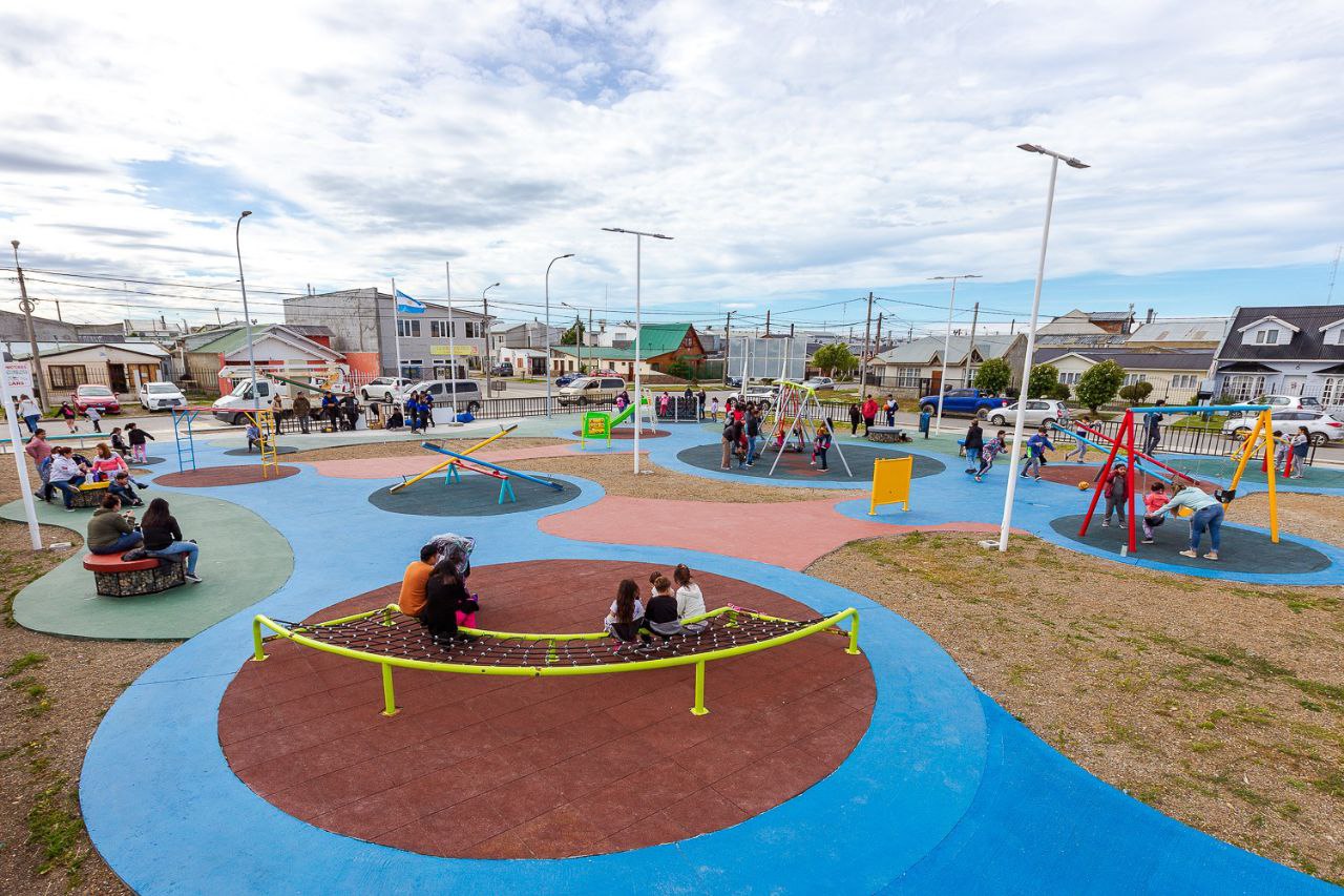 plaza del b° 25 de mayo, ubicada en hernández y don bosco