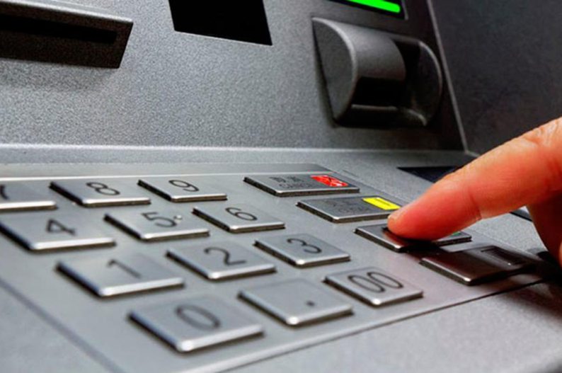 El Gobierno avanzó sin consenso y actualizó el salario mínimo y la prestación por desempleo