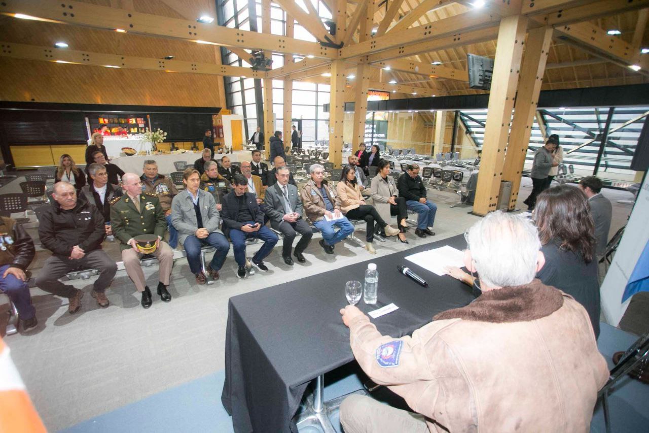 Homenaje a los veteranos de Malvinas en el aeropuerto de Ushuaia