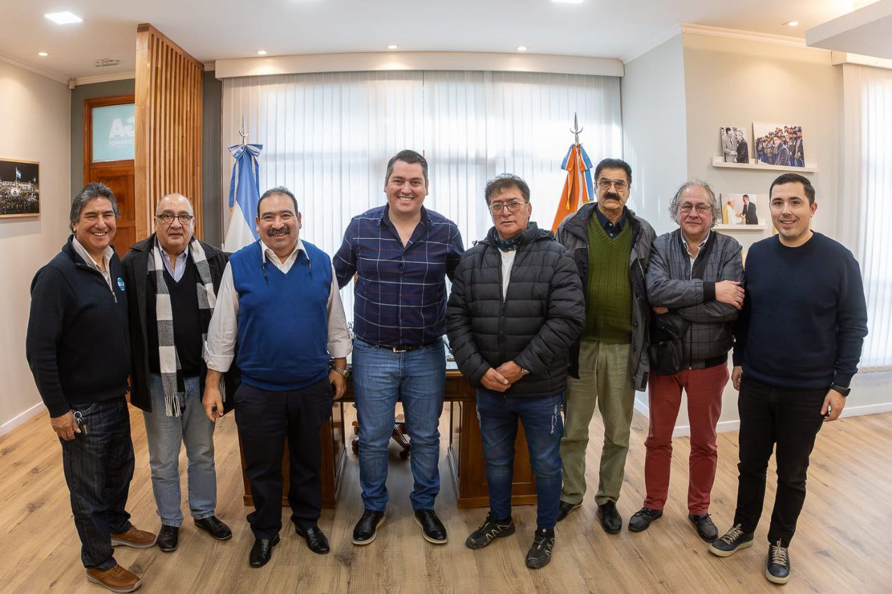 Perez mantuvo un encuentro con trabajadores y jubilados de YPF
