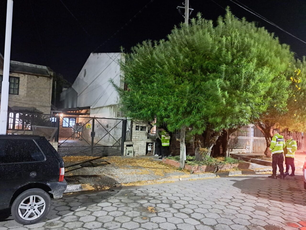 Detuvieron a dos personas por intentar ingresar violentamente a un domicilio