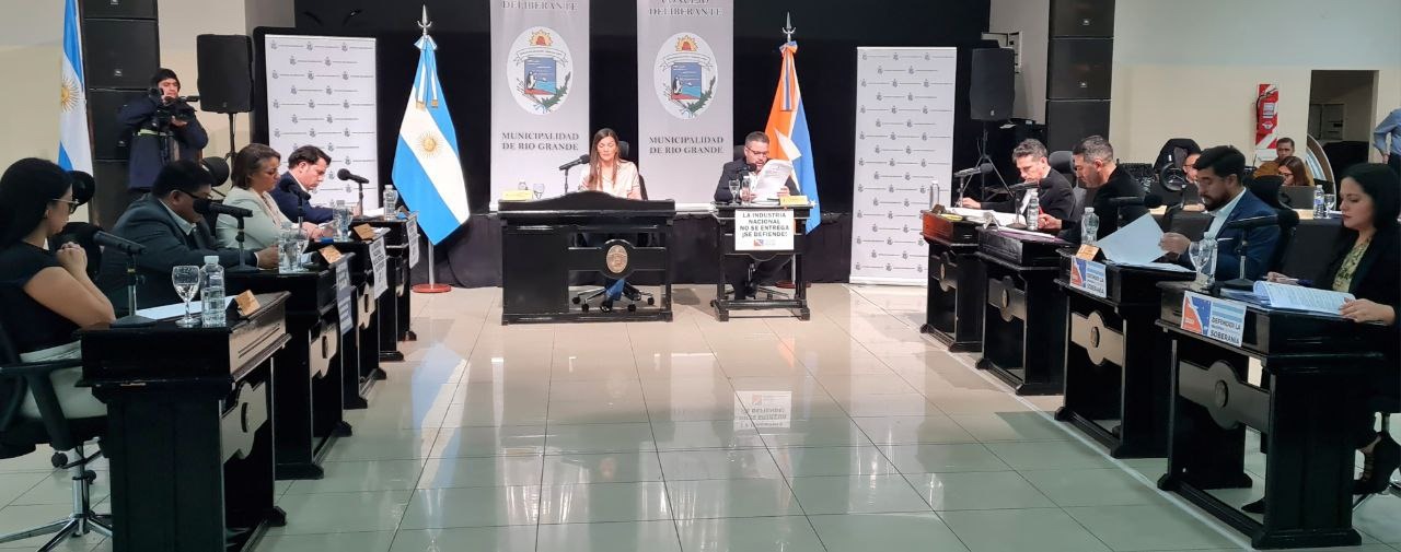 El Concejo llega a una nueva sesión con dos proyectos que prometen debate