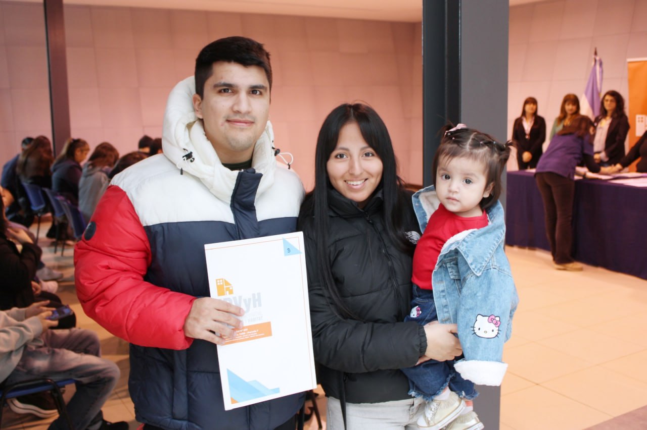 el ipvyh formalizÓ la entrega de 28 terrenos a personal de salud, educaciÓn y seguridad en rÍo grande