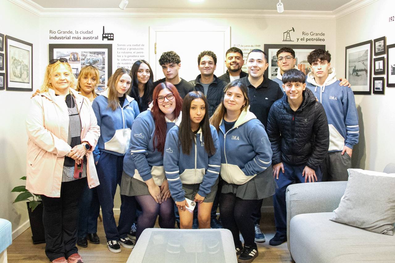 el municipio acompaÑa a estudiantes del marÍa auxiliadora en las actividades de su Último aÑo