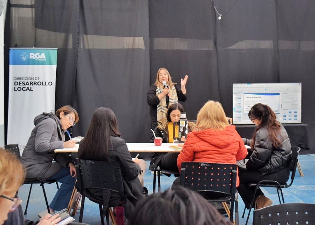 La Escuela de Emprendedores del Municipio recibió la visita del BBVA