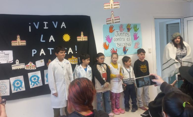 Festejo por la Semana de Mayo en la escuela «ARA San Juan» de Almanza