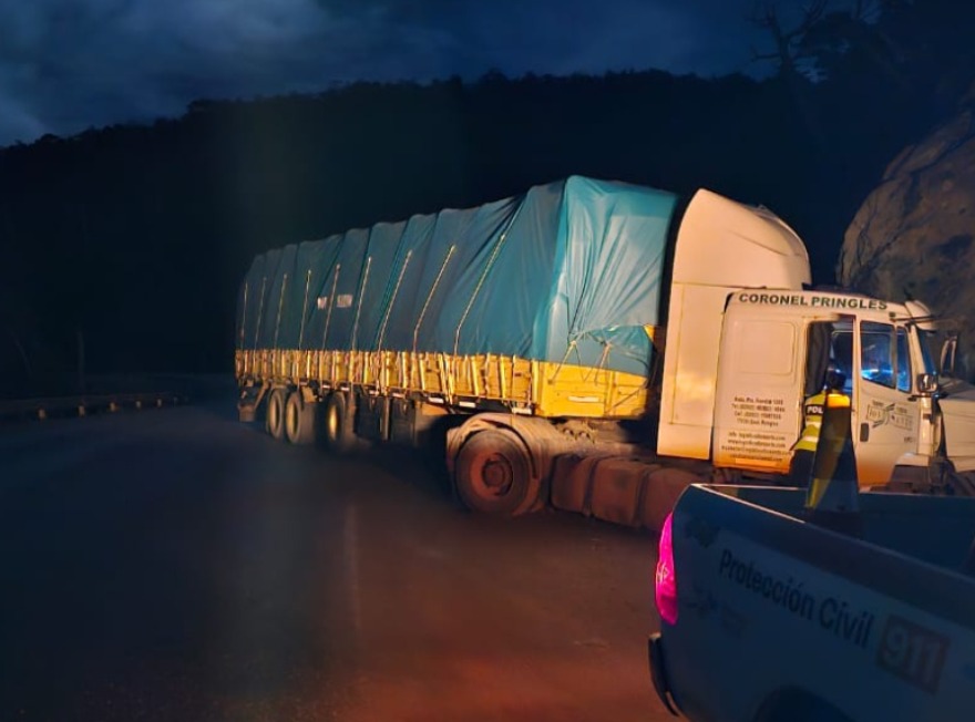 Un camionero herido, tras chocar contra la montaña en el Paso Garibaldi