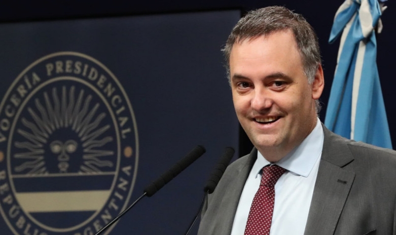 El vocero Adorni se burló groseramente del reclamo de los fueguinos