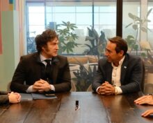 Retrato de Marcos Galperin y Ariel Szarfsztejn, marcando la transición de liderazgo en Mercado Libre, una de las principales empresas tecnológicas de América Latina.