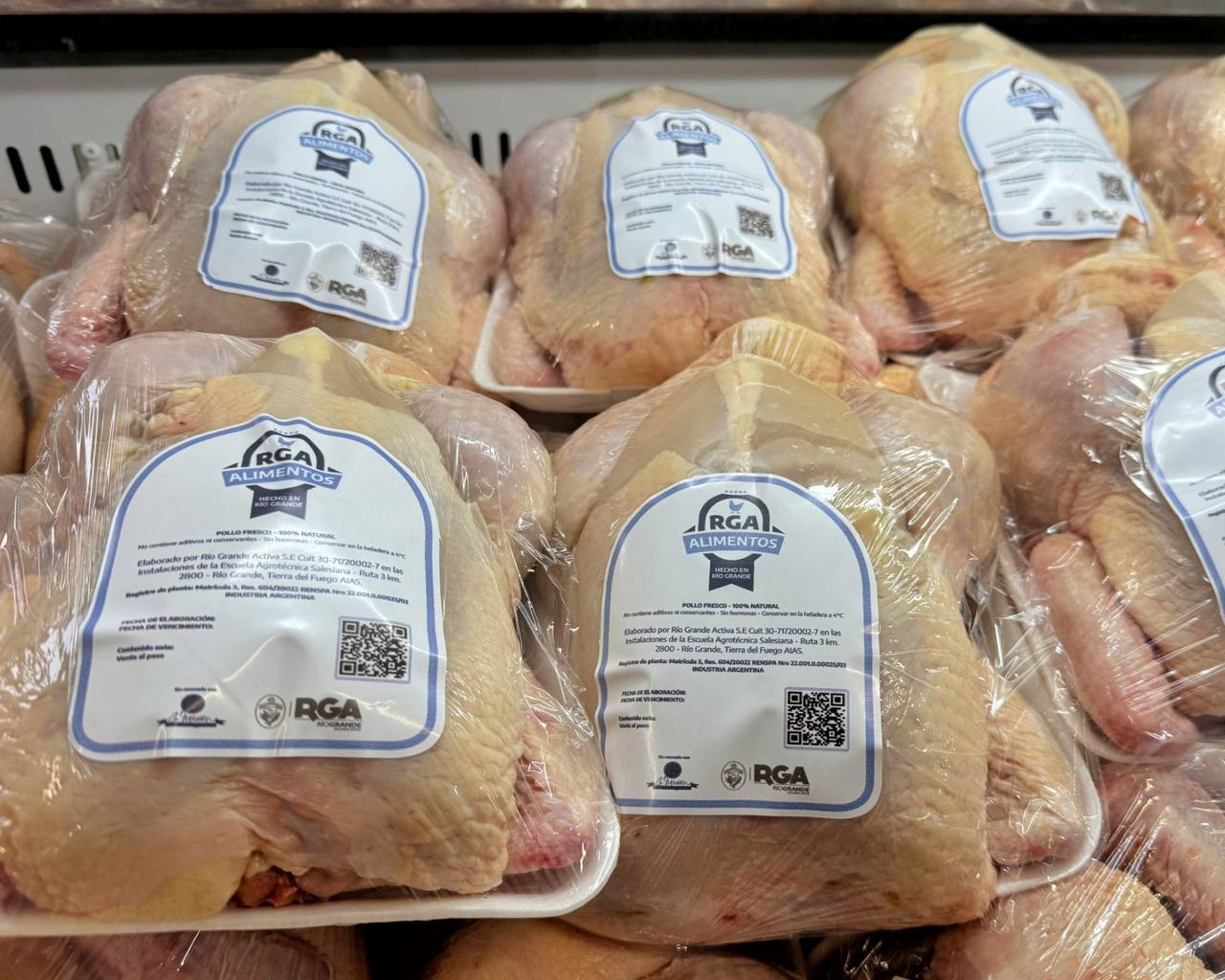 RGA Alimentos lleva pollos frescos a toda la provincia