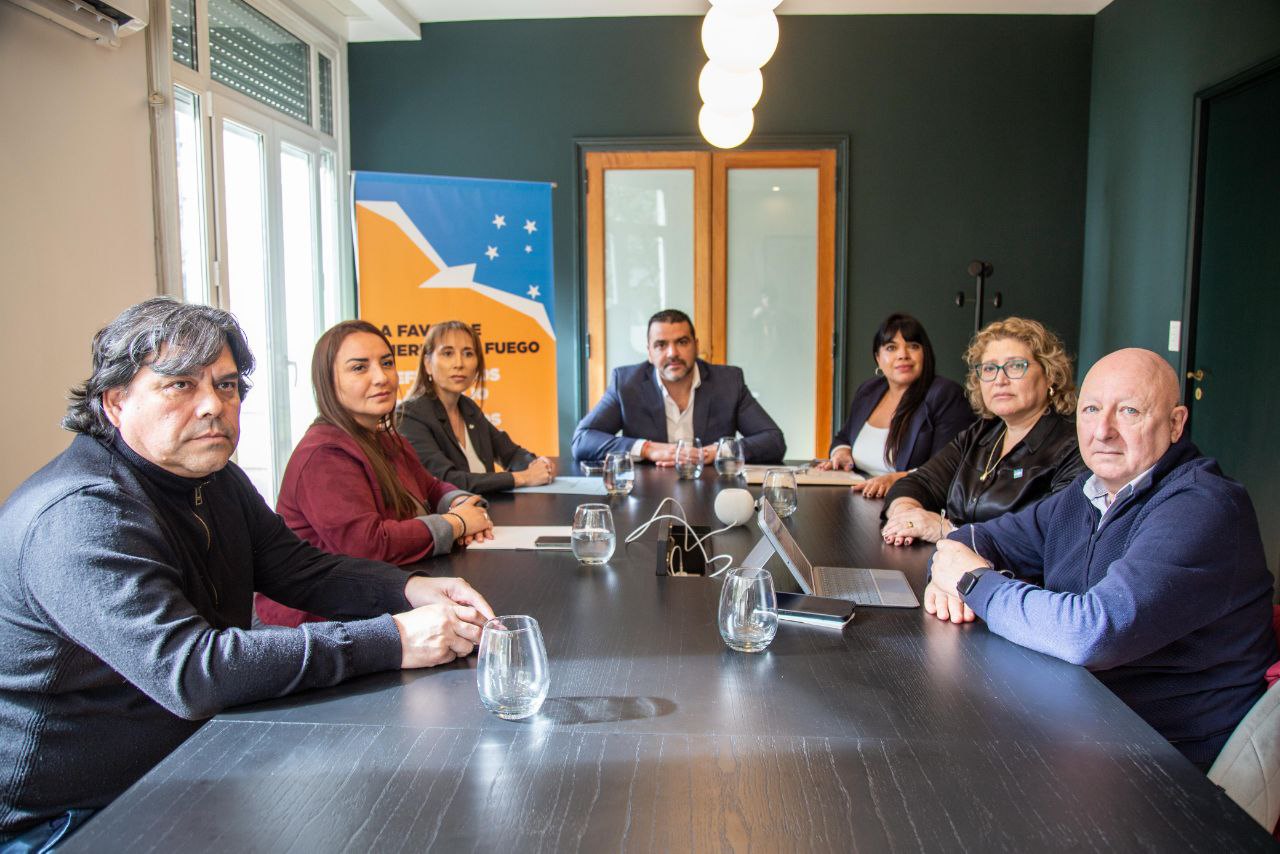 vuoto se reunió con diputados y senadores fueguinos por las medidas de nación