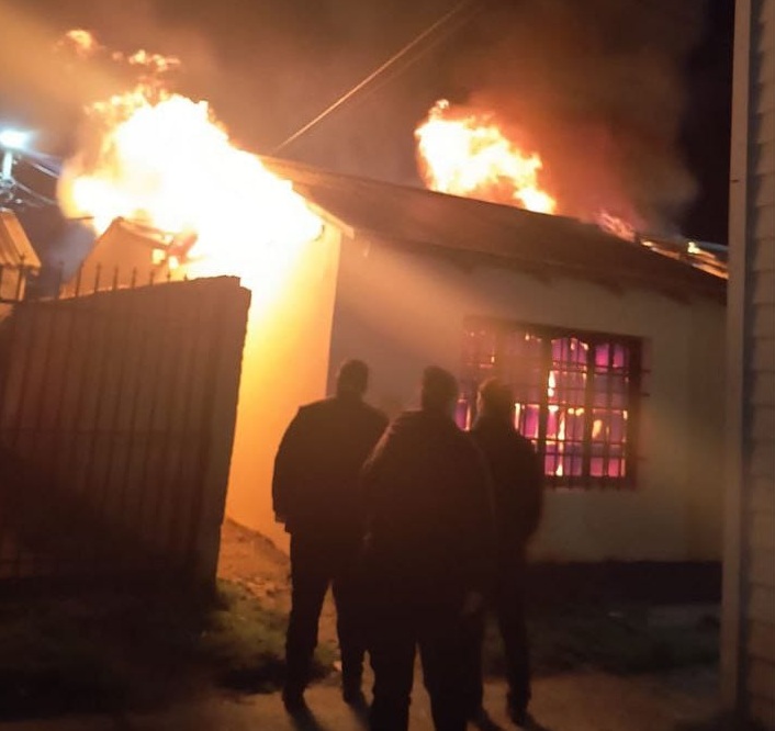 Explosión e incendio en una vivienda deshabitada de Intevu 8