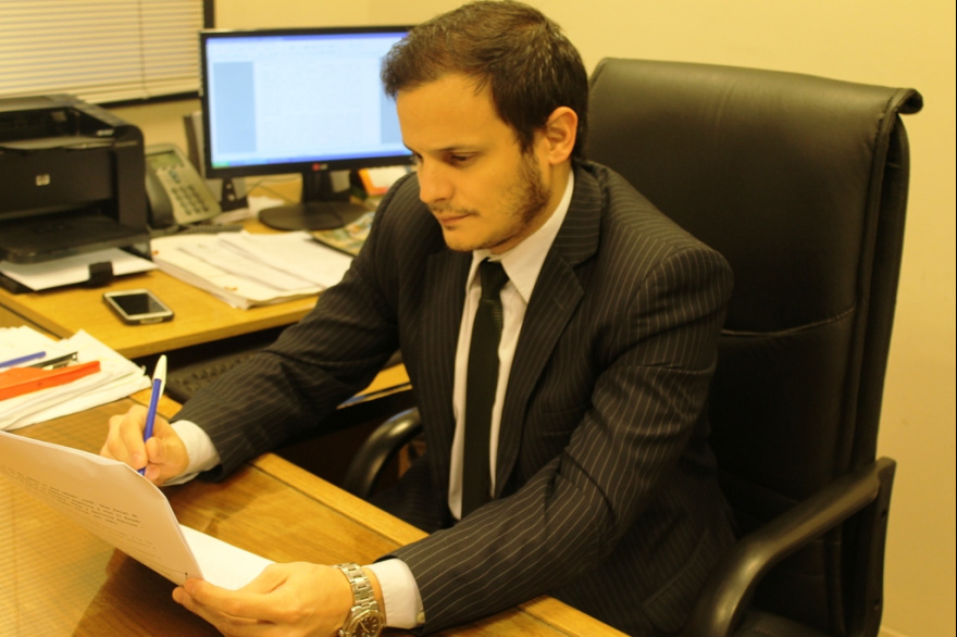 Investigan a un juez por posible vínculo con material ilegal en la web