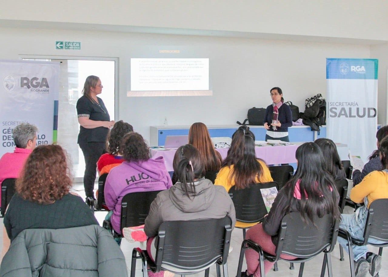 Charla informativa sobre infecciones respiratorias y el manejo de la fiebre