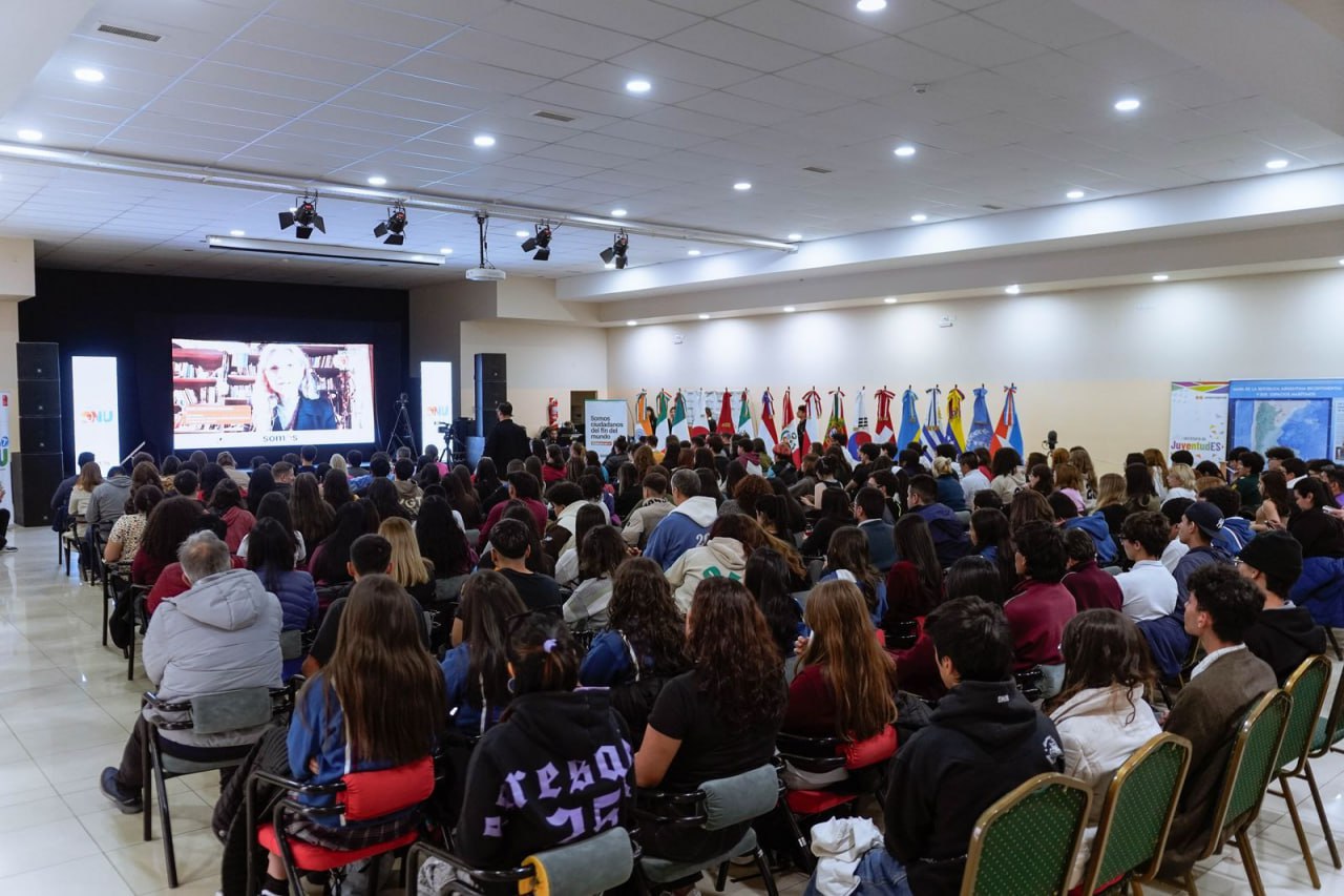 Encuentros entre estudiantes fueguinos y embajadas
