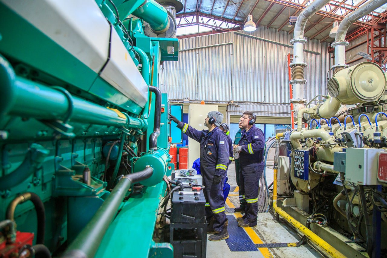 Realizan reparaciones en el sistema de generación eléctrica