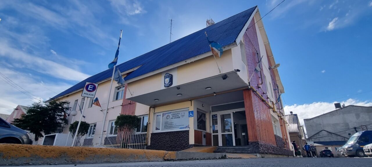 Mujer se alteró al intentar ver a su pareja detenido y terminó aprehendida