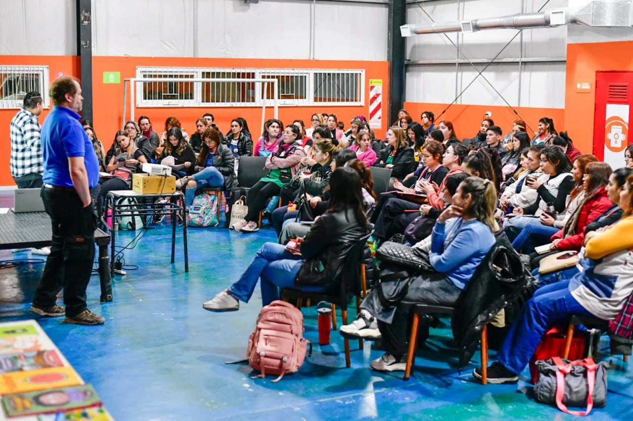 Más de 200 docentes se capacitaron en Huertas Escolares