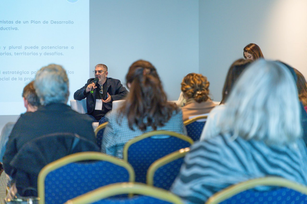 López Silva presentó la transformación educativa en un encuentro federal