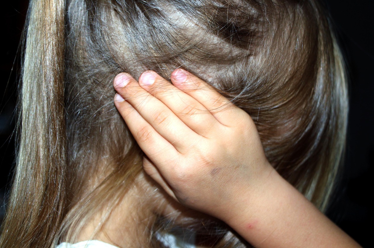 Condenan a un hombre a cuatro años de prisión por violencia hacía su hija y su esposa