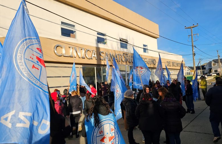 Trabajadores del Sanatorio Fueguino denuncian antiguo atraso en el pago de salarios