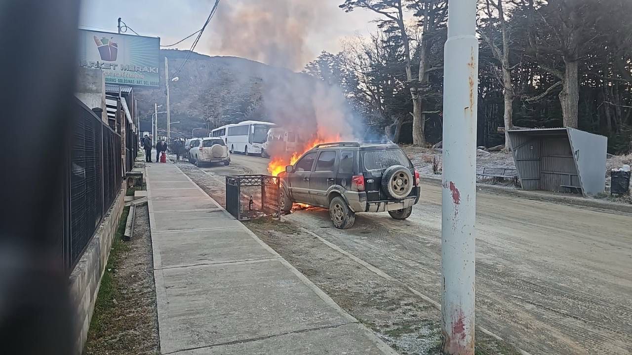Un vehículo se incendió en Ushuaia