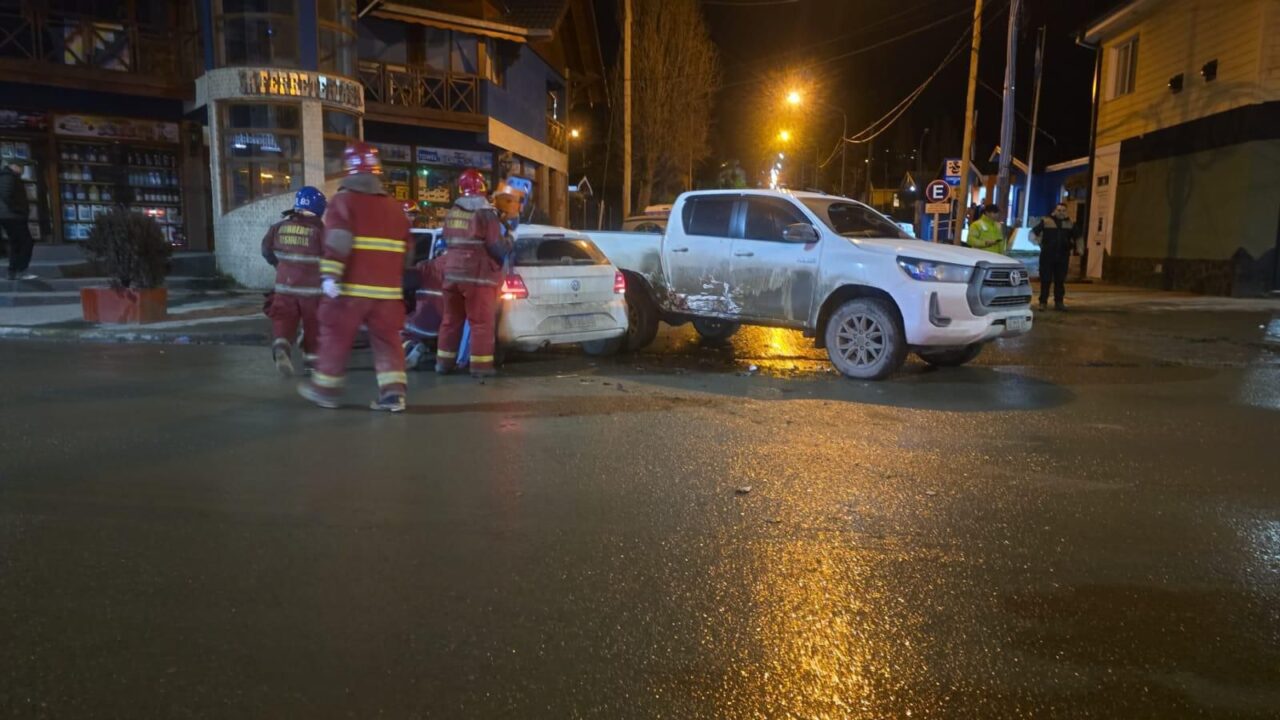 Accidente de tránsito dejó a una mujer y a un menor de edad hospitalizados