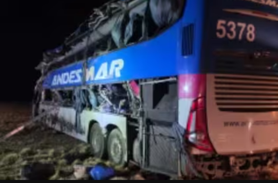 Tremendo choque en ruta 3: cuatro muertos y decenas de heridos