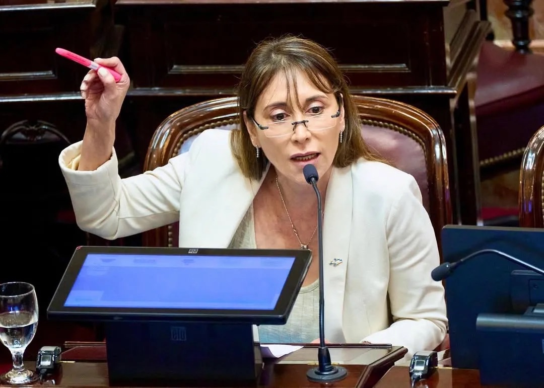Francos «salió corriendo como una rata», expresó la senadora López
