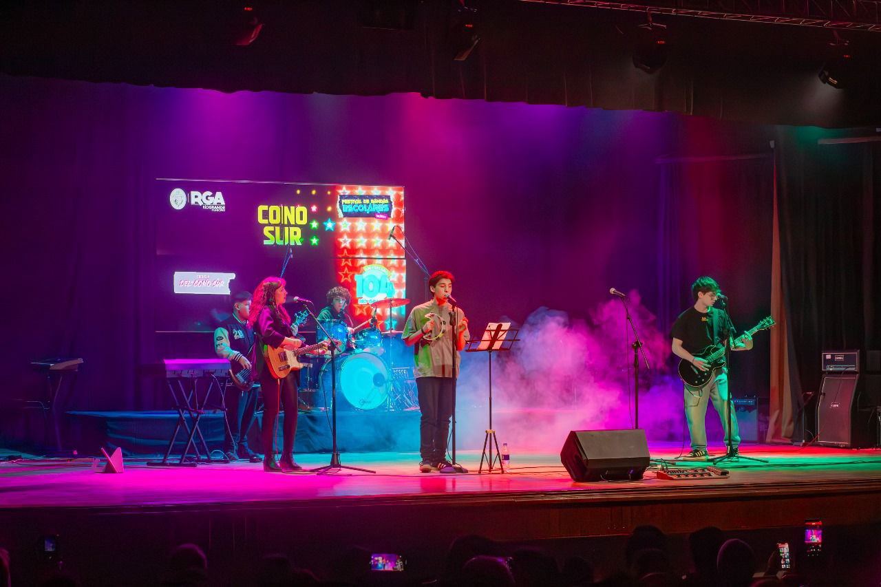 Una noche para disfrutar a pura música en el «Festival de bandas escolares»