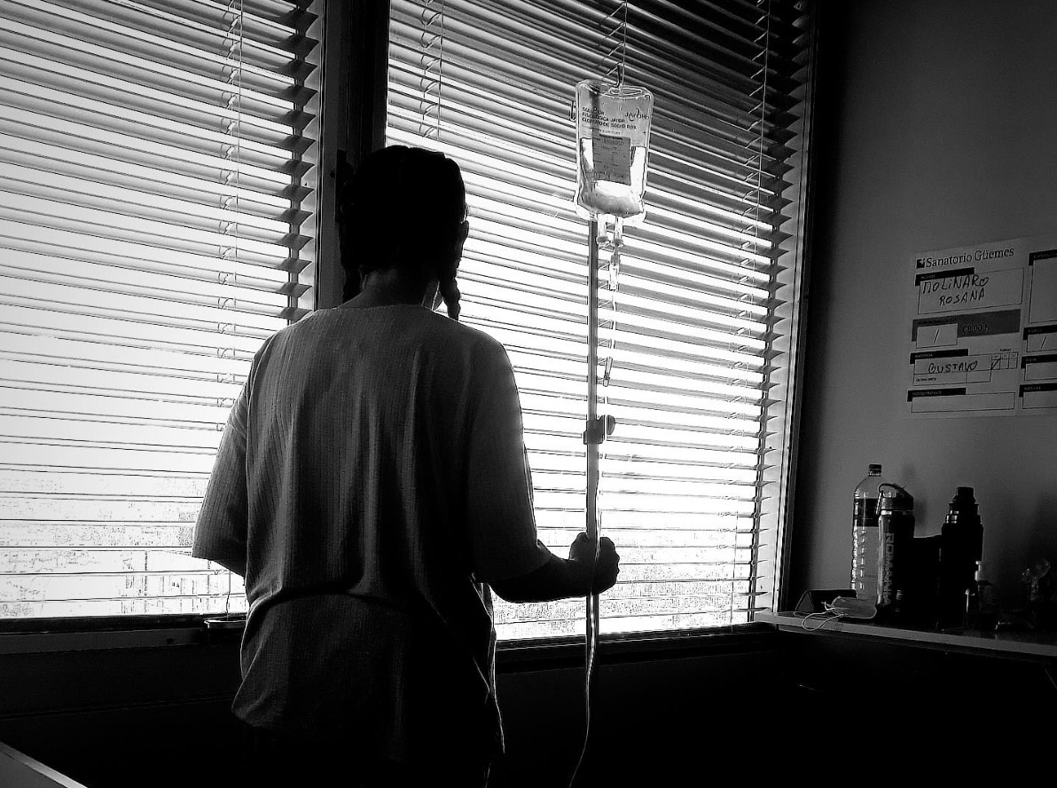 Denuncian públicamente a OSEF por interrumpir el tratamiento de una madre de familia
