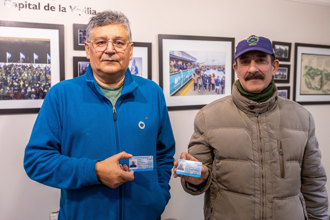 Veteranos de Guerra recibieron licencias de conducir con dirección en las Islas Malvinas
