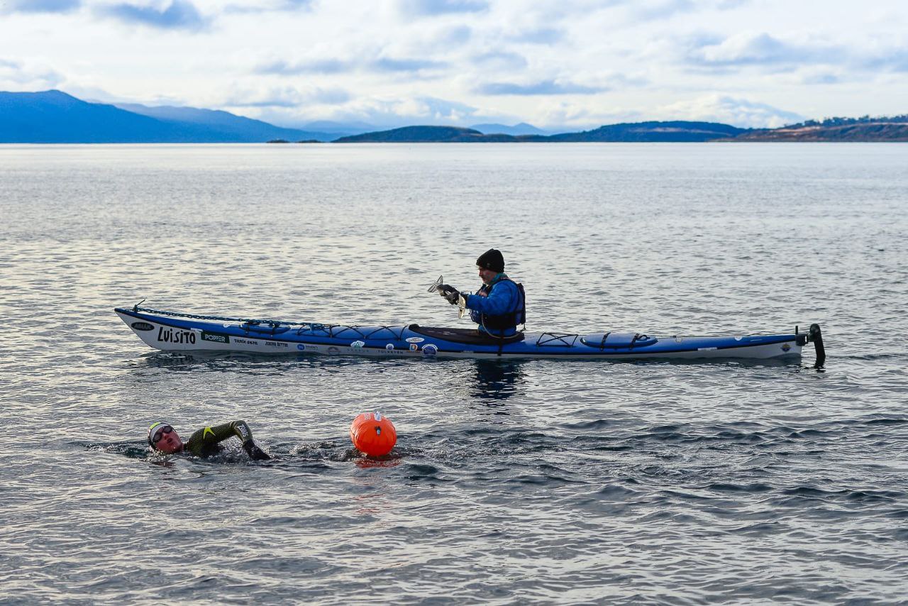 Una atleta española cruzó a nado el Canal Beagle