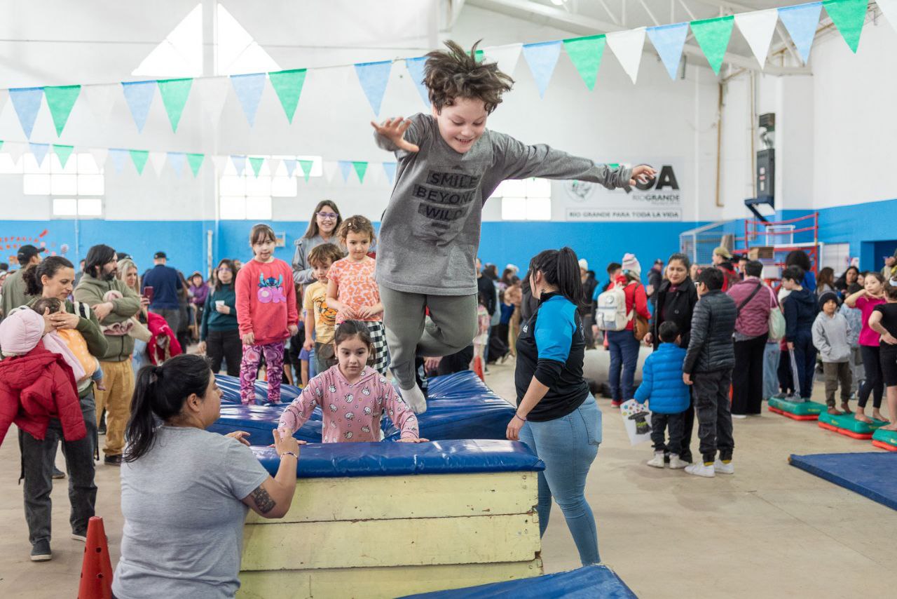 Cientos de niños celebraron su día con «Diversión en Grande»