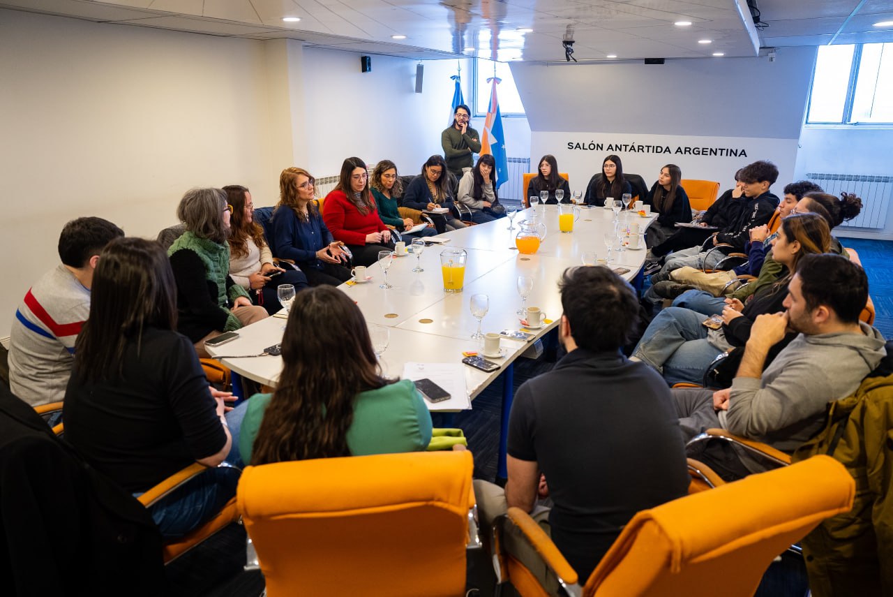 Sostienen espacios de diálogo con jóvenes estudiantes de la provincia