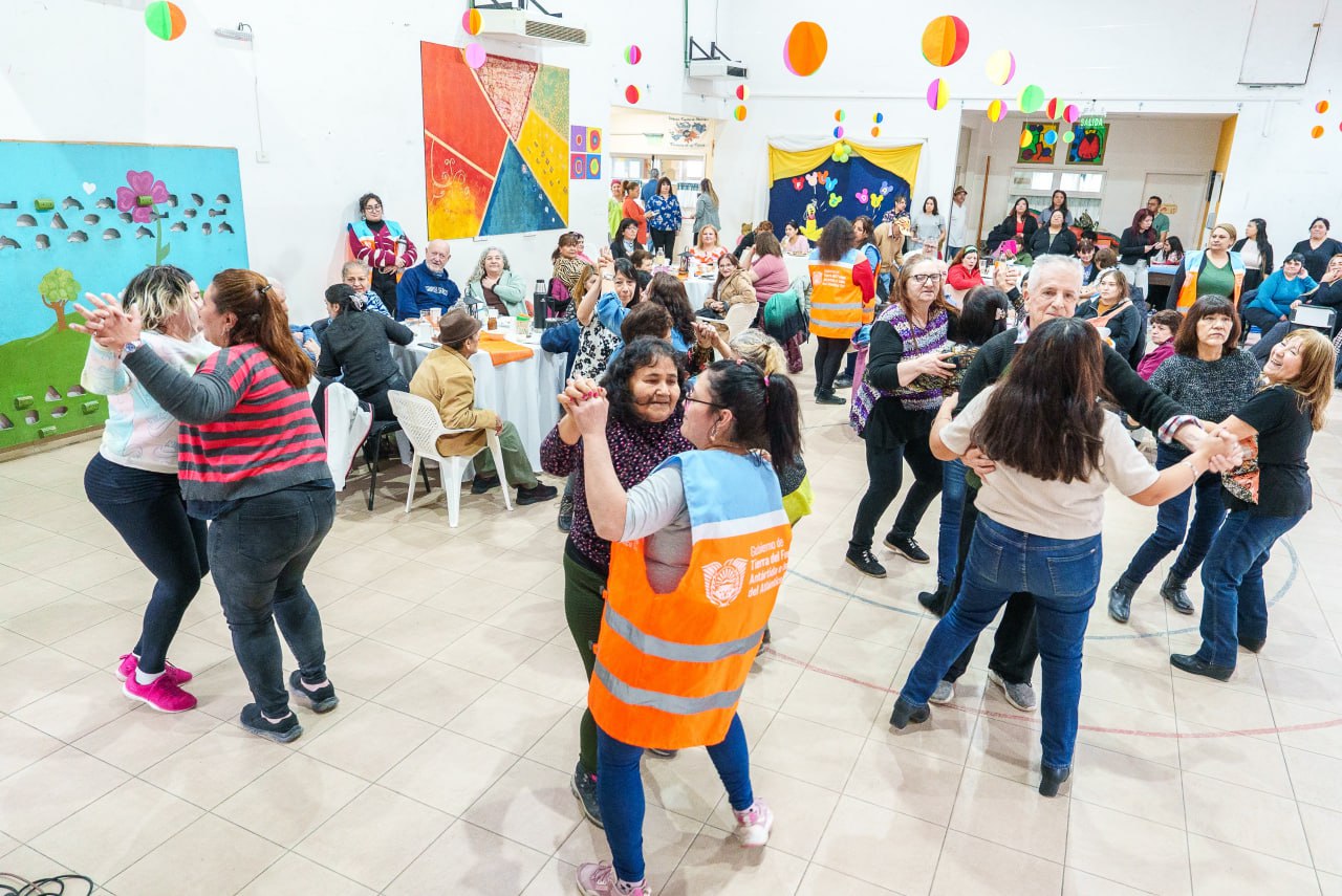 Más de 800 personas mayores participaron de «Té-acompaño»