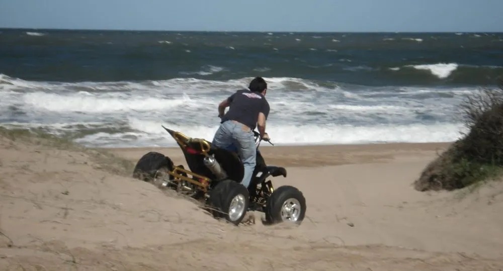 Recuerdan la prohibición de transitar con vehículos motorizados por las playas