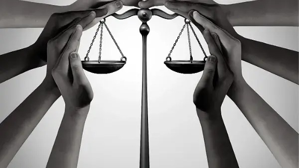 Cuándo la Justicia puede suspender o quitar derechos a un progenitor
