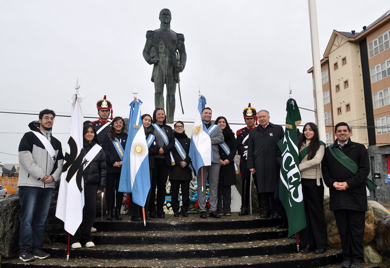 Con los Granaderos, la UTN Río Grande le rindió homenaje al Gral. San Martín