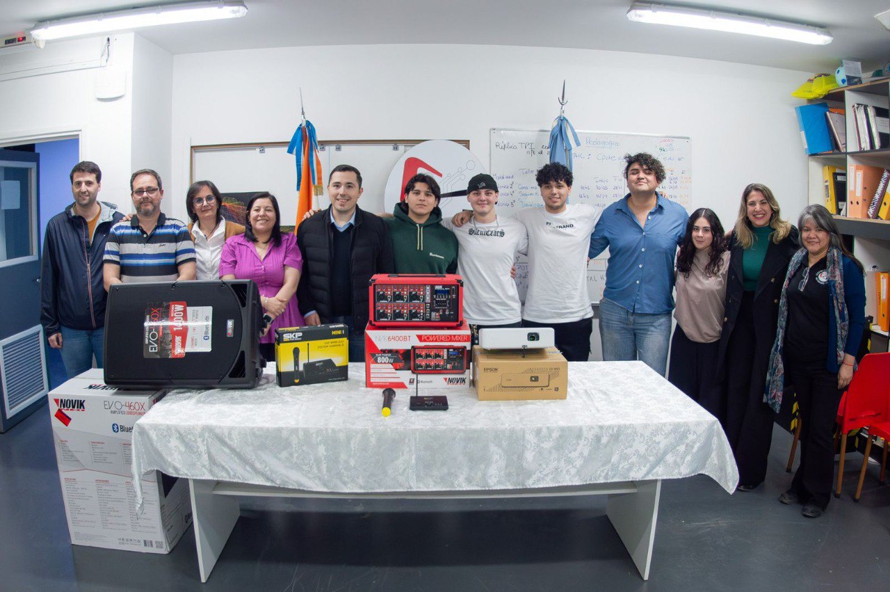 Entrega de premios a los ganadores de la Digital Hackathon