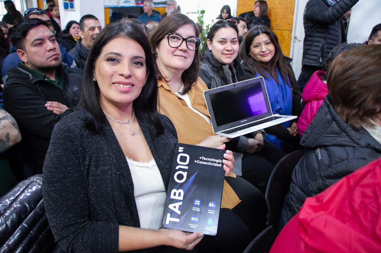 Nueva entrega de equipos tecnológicos a instituciones de la ciudad
