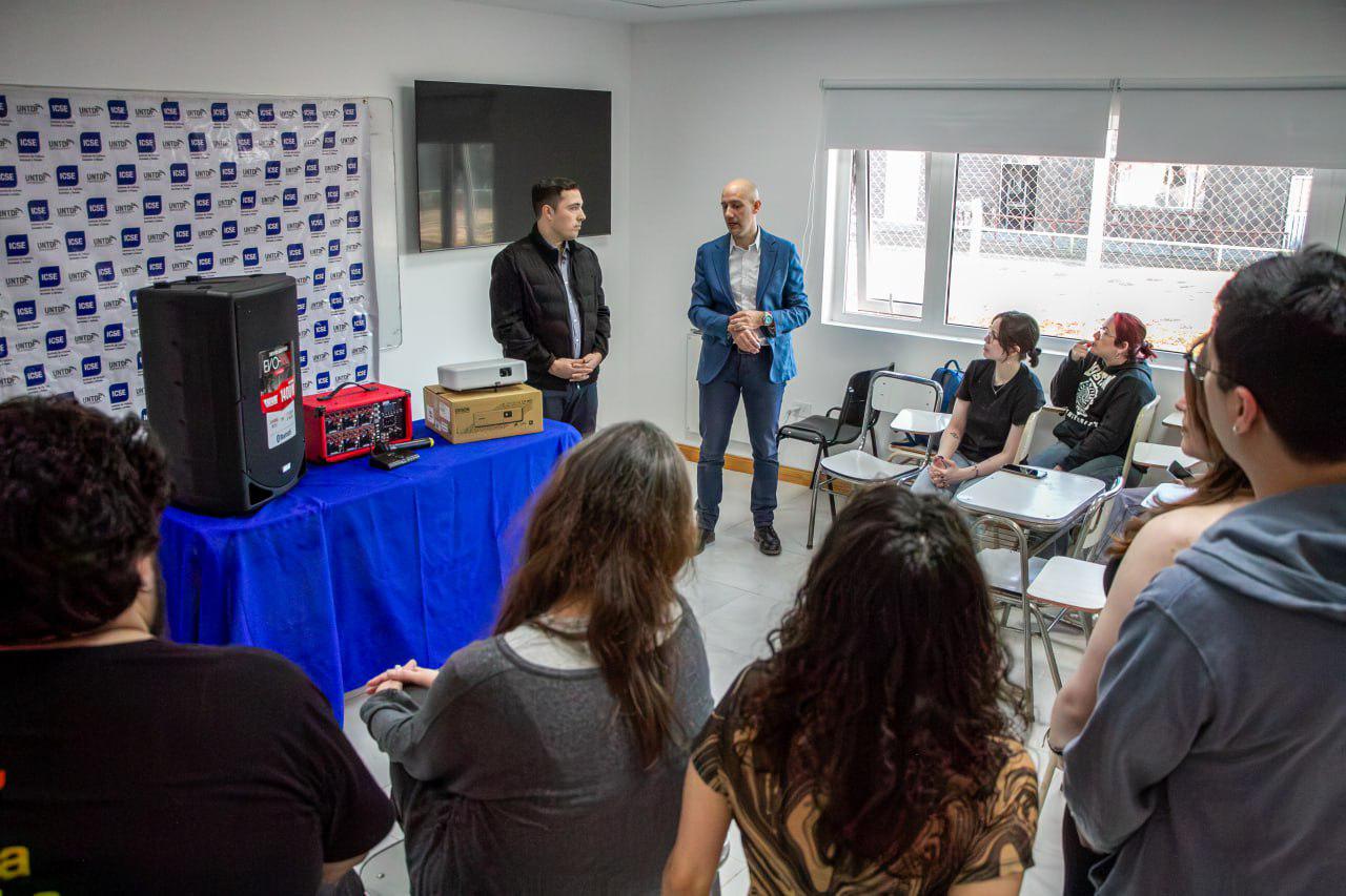 Entregan premios a la UNTDF por la Digital Hackathon