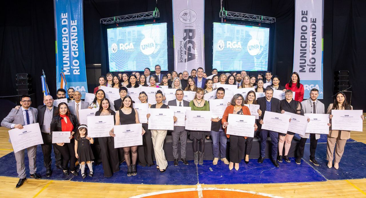 Los primeros egresados UNA hicieron historia en Río Grande