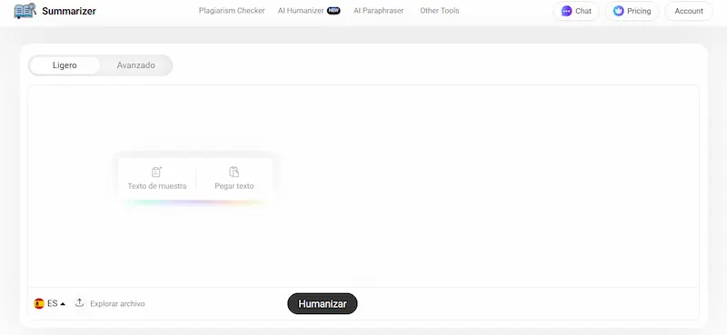Interfaz de AI Humanizer/Summarizer con campo de texto y botón Humanizar en modo Ligero.